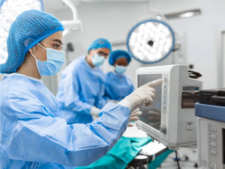 опериране на хемороиди